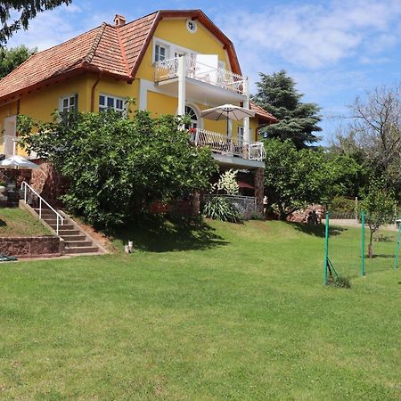 Gyoengyoem Apartman Balatonalmádi Eksteriør bilde